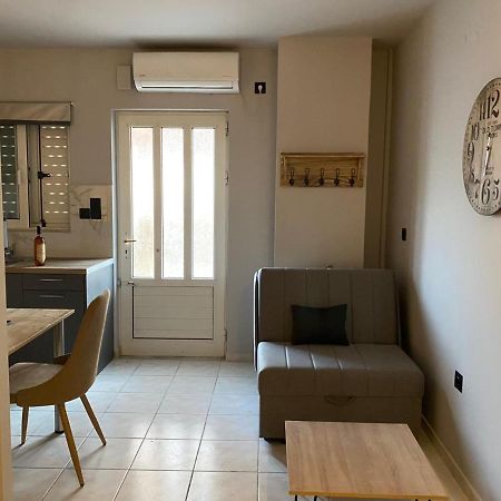 Downtown Corner Apartment Kalamata Exterior photo
